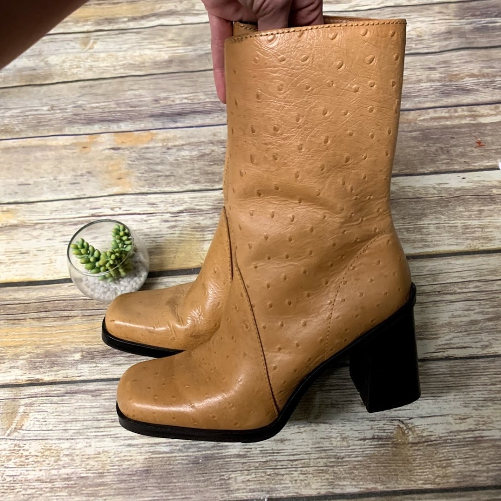MIA 90s Tan Ostrich Emu Leather Block Heel Boots - Picture 2 of 8